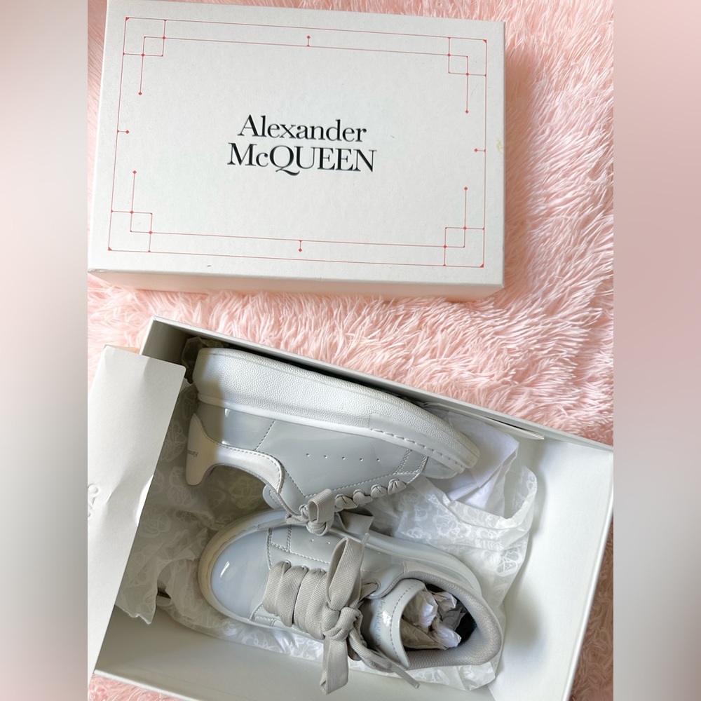 Toddler Alexander McQueen sneaker,Grey & White, size 28, 11 USA